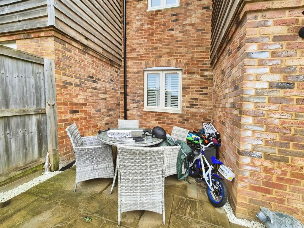 f9122aad-10000300...