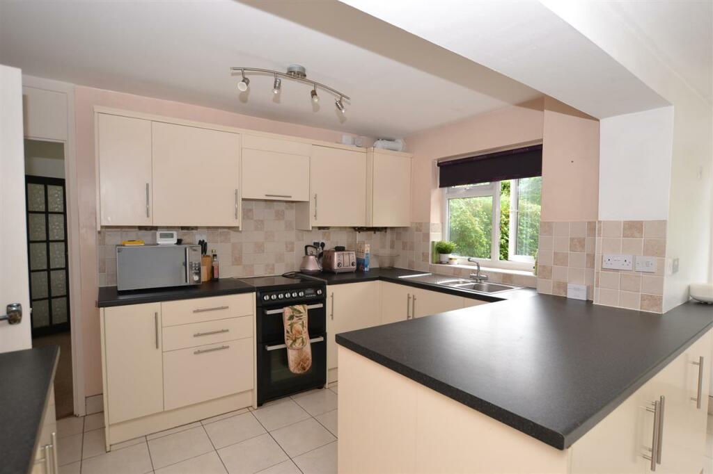 KITCHEN / DINER