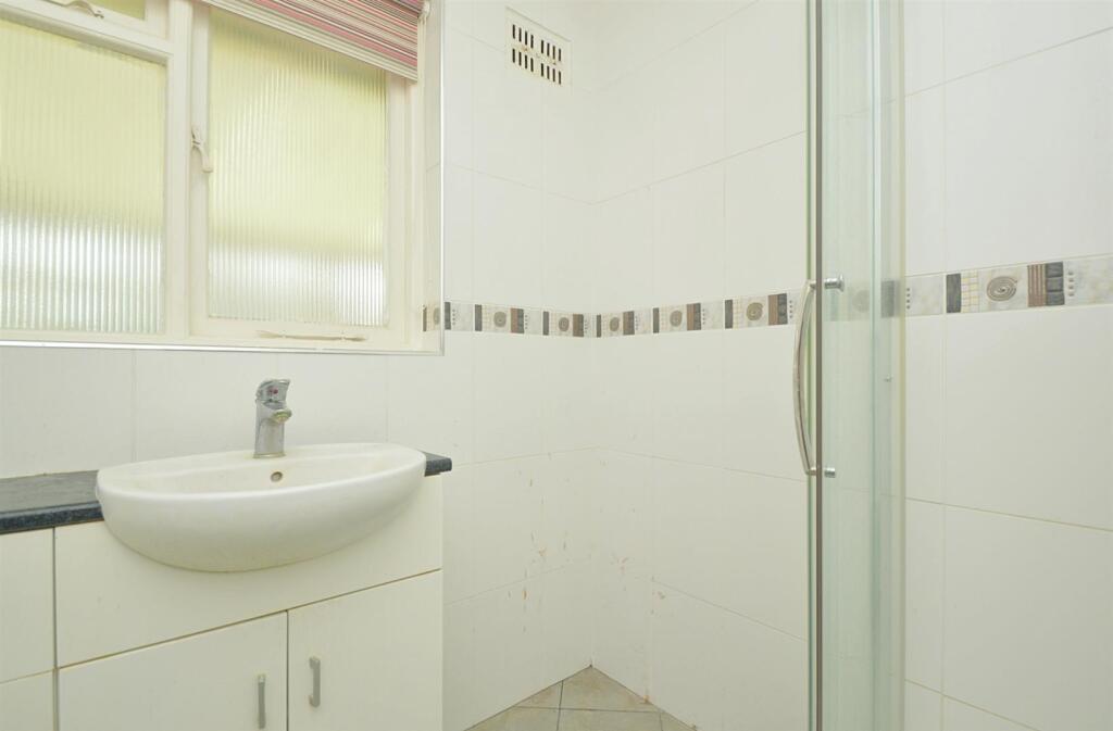 resizedShowerRoom1.jpg