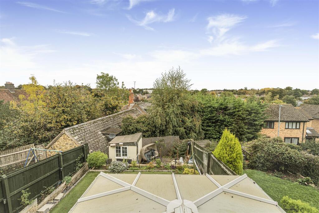 13 Grenadier Road