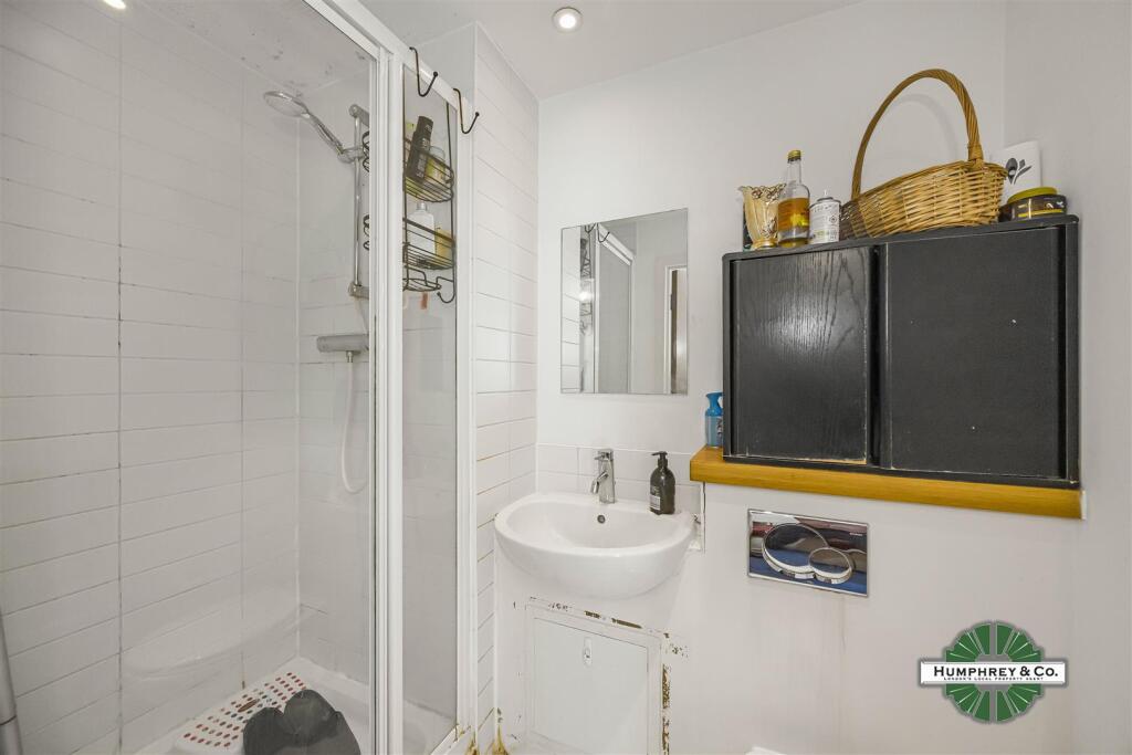 Flat 7, 2 Bloomfield Court Brisbane Road -003.JPG