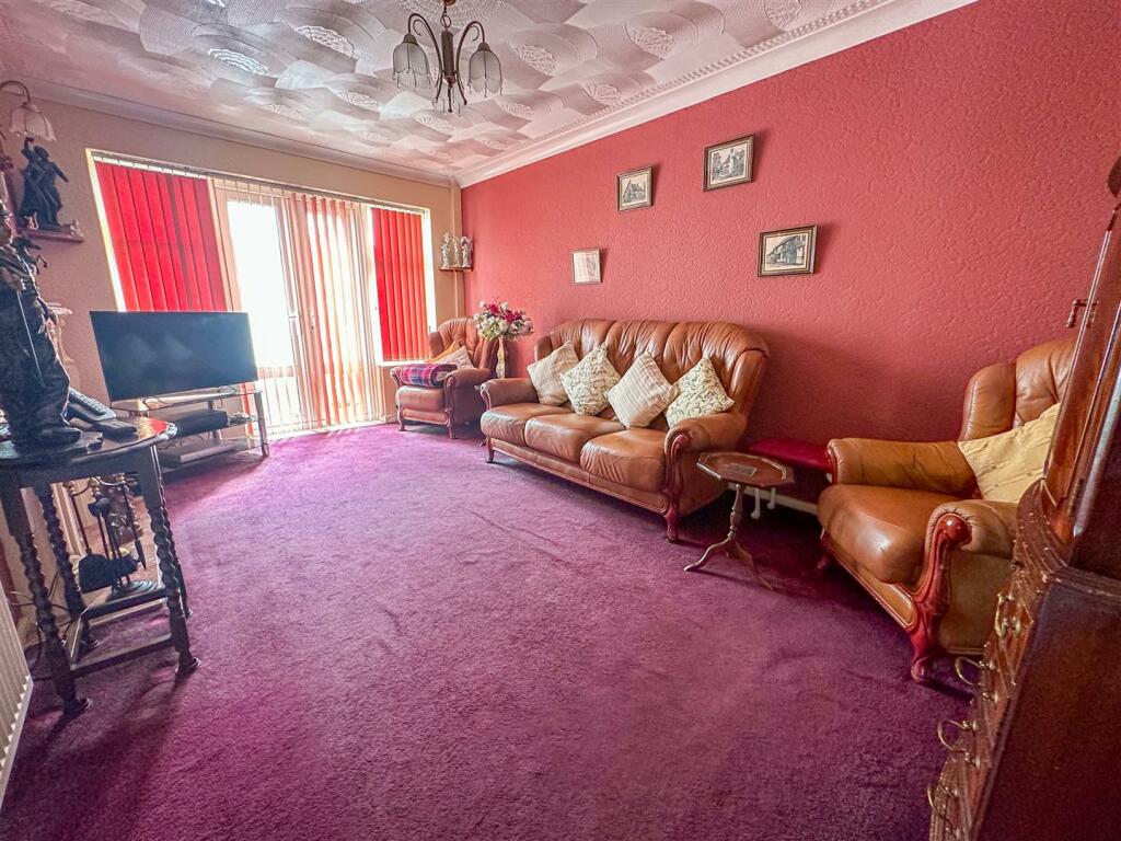 ALTERNATE VIEW OF LOUNGE