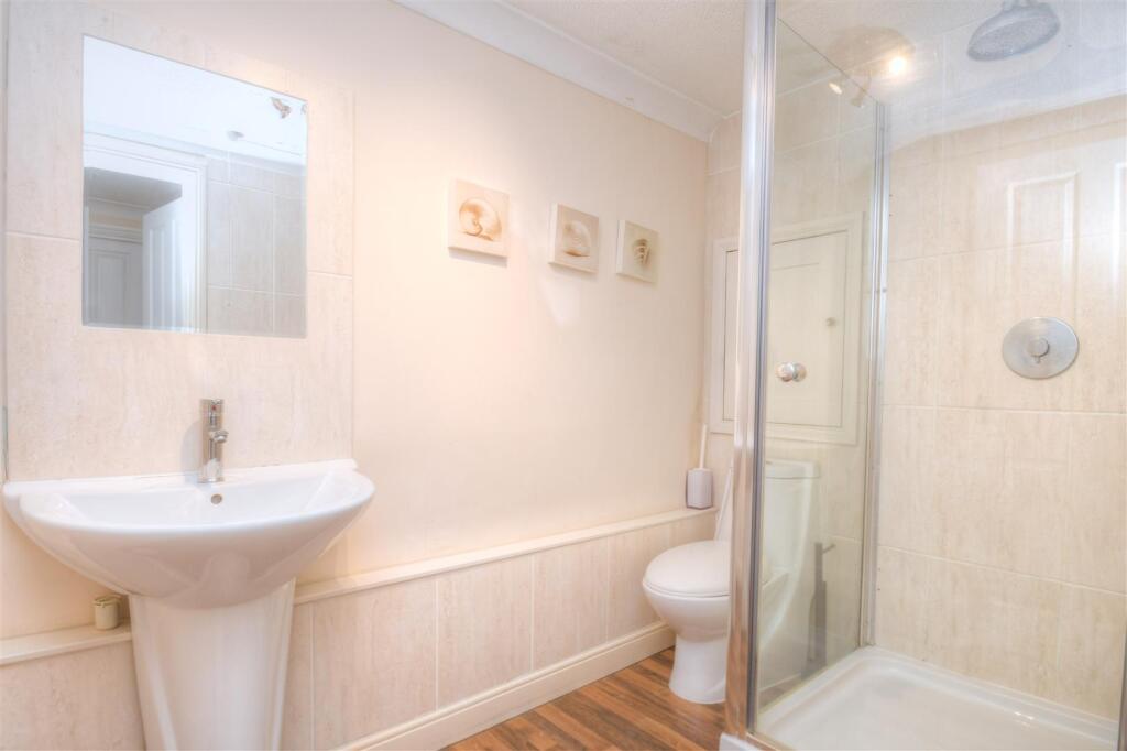 Shower Room.jpg