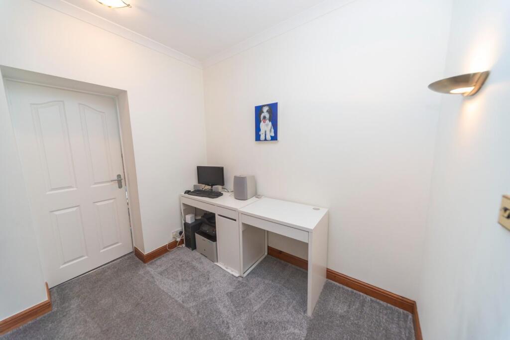 Study/dressing room/occ bed 4.JPG