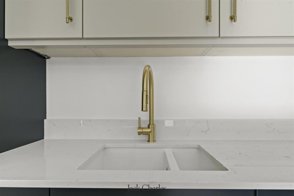 8 Old Hadlow Road 41.JPG