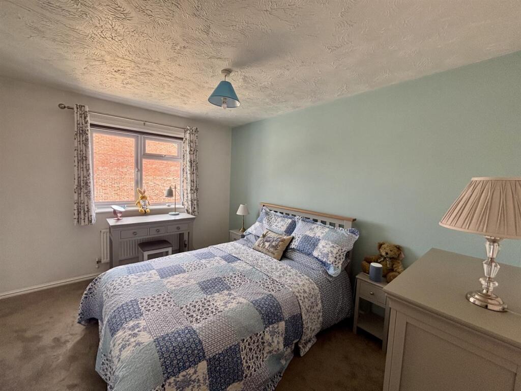 Bedroom 1.jpg