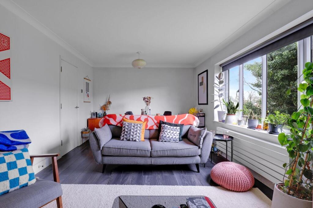 08-b5b9JHPropWpen - 2 Capel Court - 22-medium.jpg