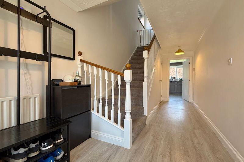 17' Entrance Hall