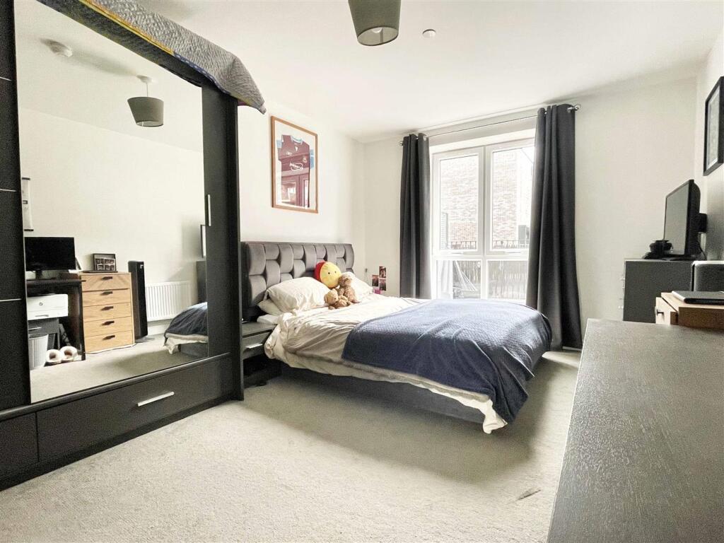Bed1b.jpg