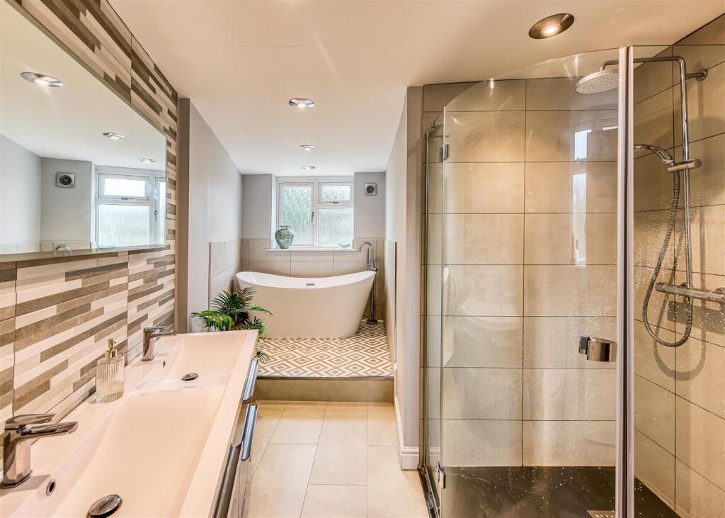 82 Station Road-Bathroom B.jpg