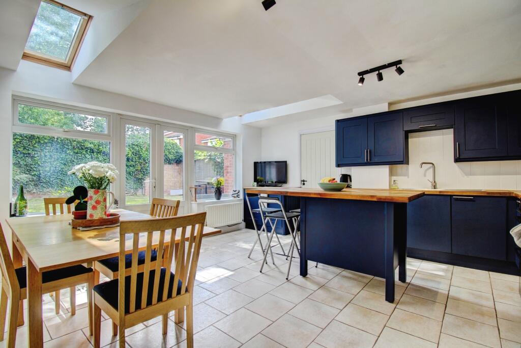 Open Plan Kitchen with Dining