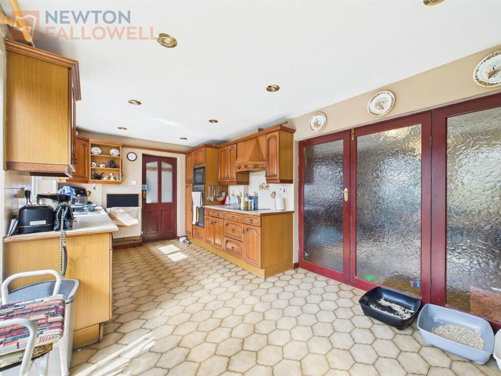 Kitchen 2.jpg