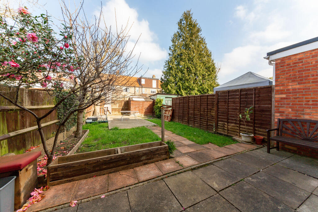 75 Cobham Avenue, New Malden, KT3 6ER (4)