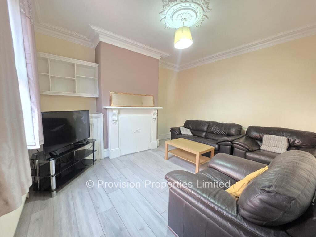 Branksome Place, Hyde Park, Leeds, LS6