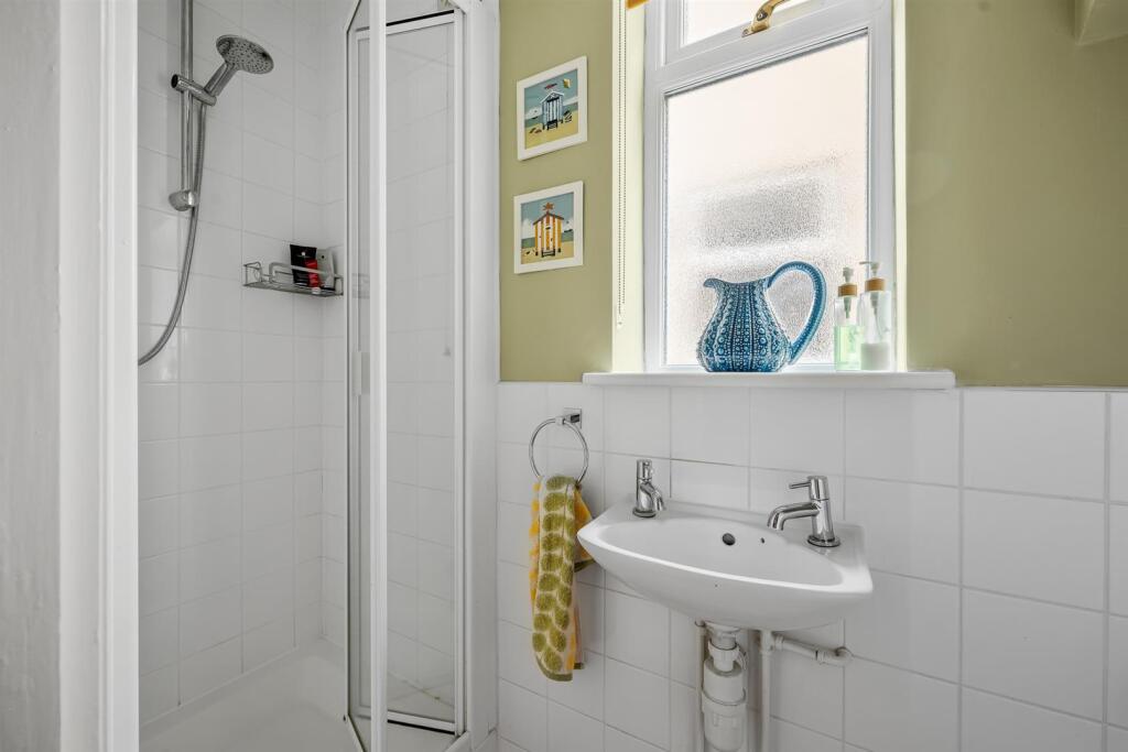 GROUND FLOOR SHOWER ROOM