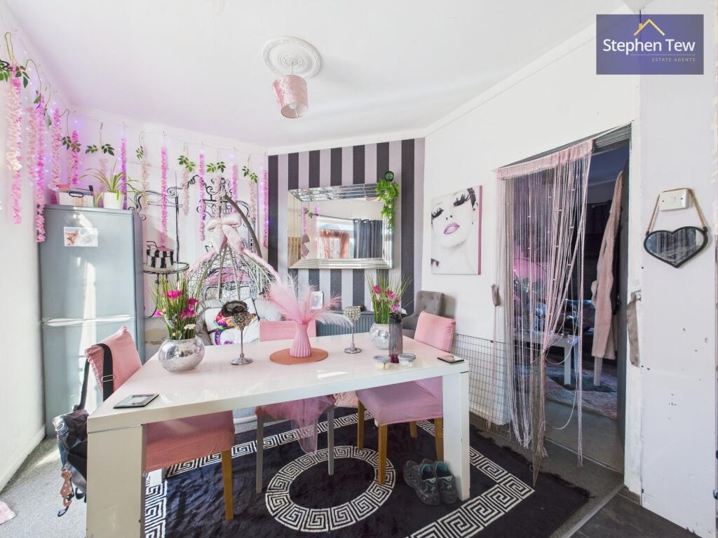 Kitchen/ Dining Room