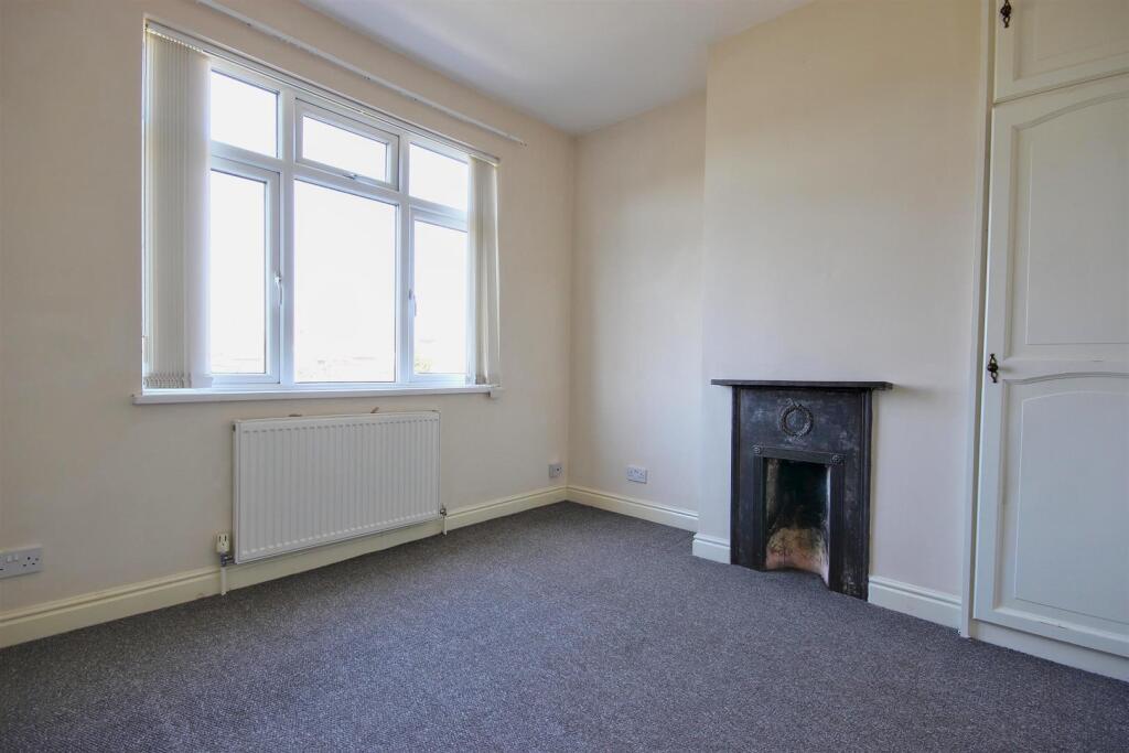 BEDROOM 2 (REAR)