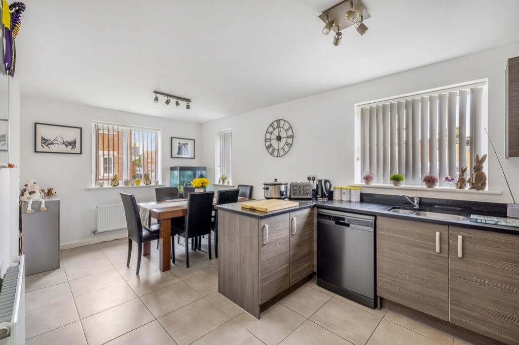 8 Swift Gardens (Kirton)-16