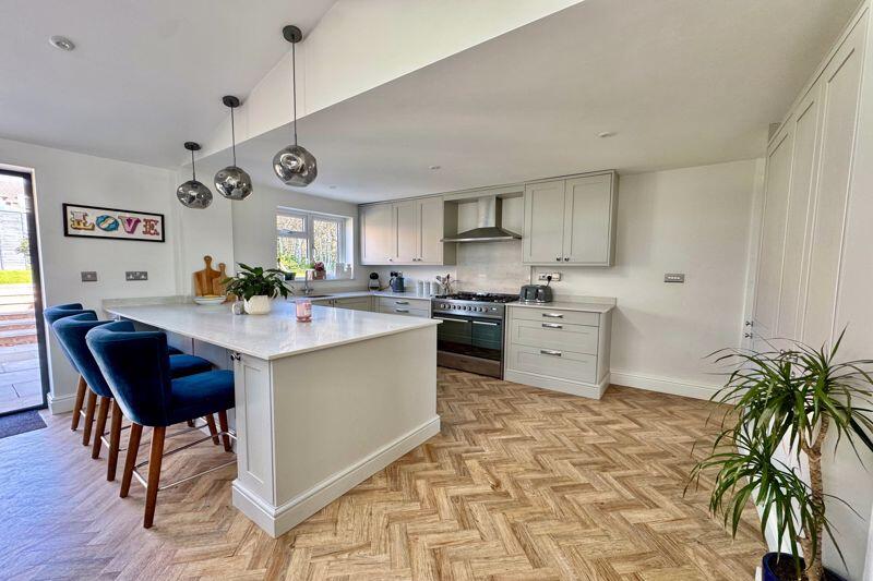 Kitchen / Breakfast