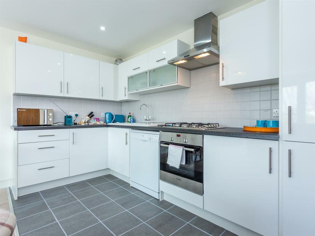 Living area and kitchen-2_2048_X_1536.jpg