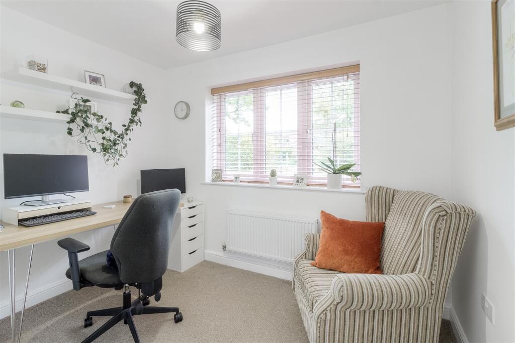 51 Boulters Lane, Wood End