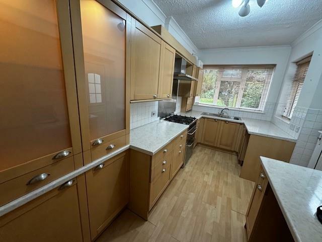 kitchen 2.jpg