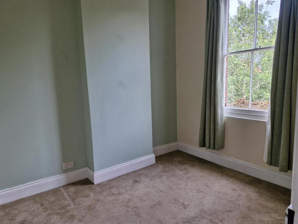 back bedroom 3.jpg