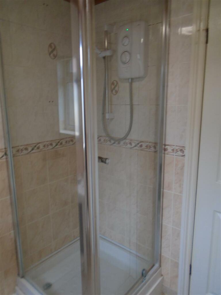 Shower room GF (1).JPG