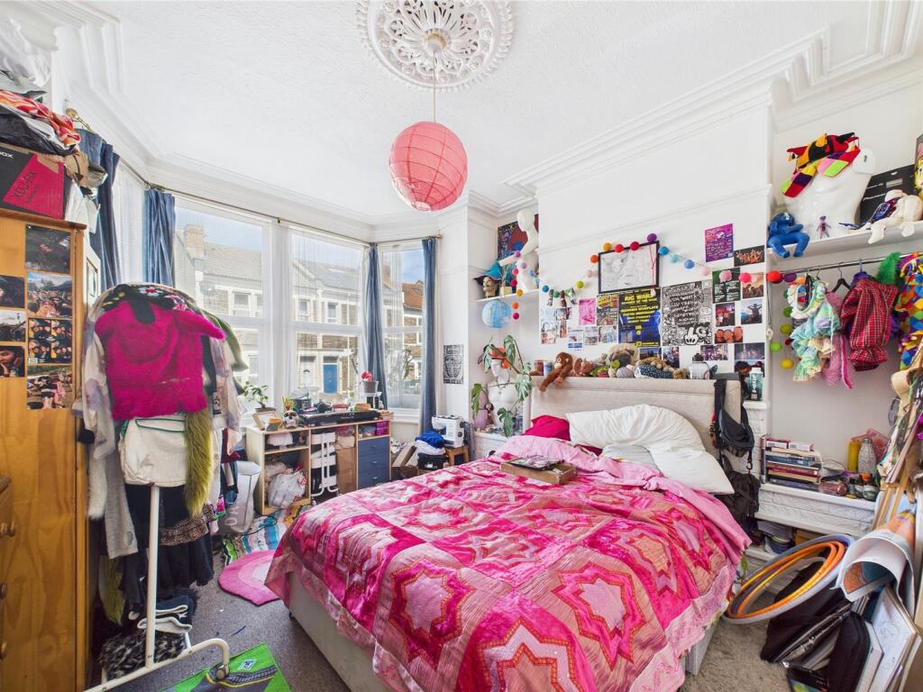 4 - Period 5 Bedroom HMO.jpg