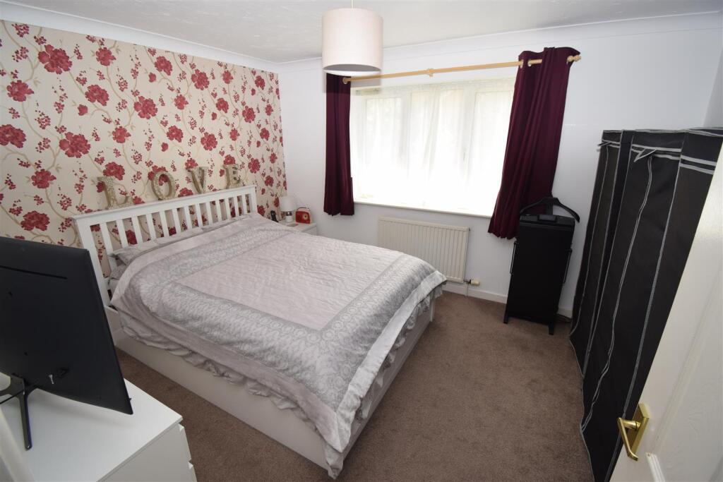 200 lychett drive new 011.JPG