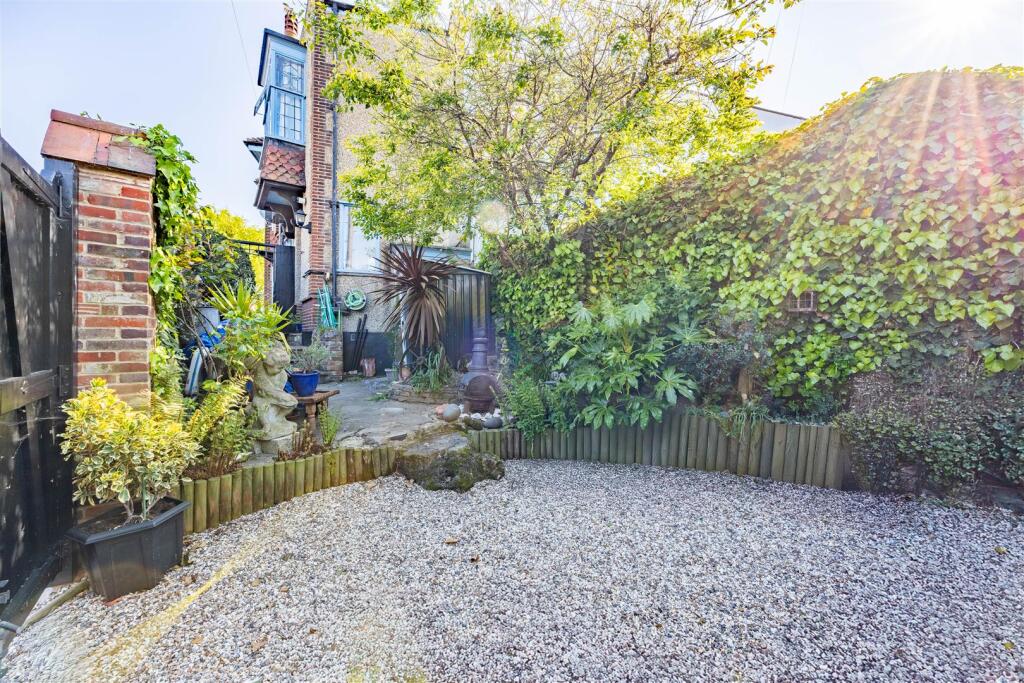 Garden/Driveway