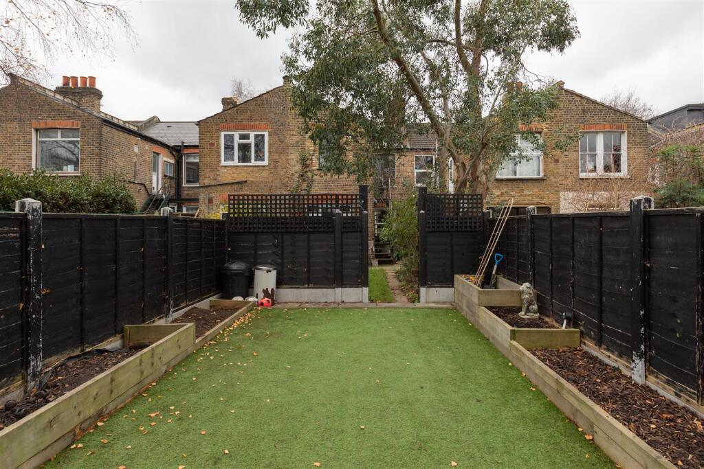 Callis Road, E17