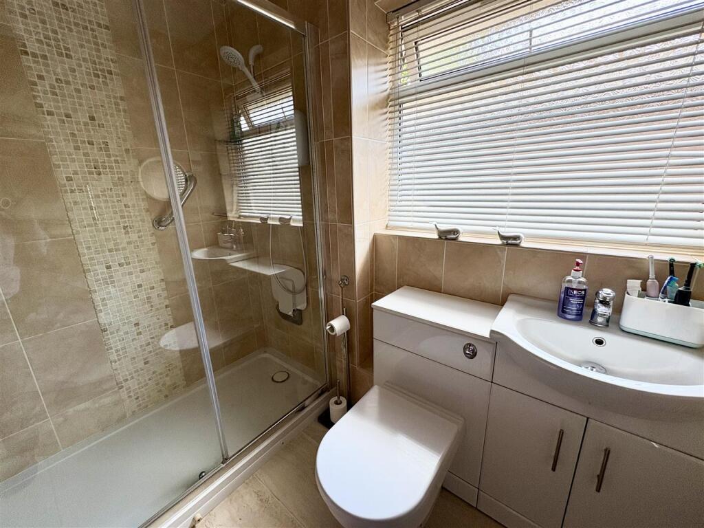 shower rm.jpg