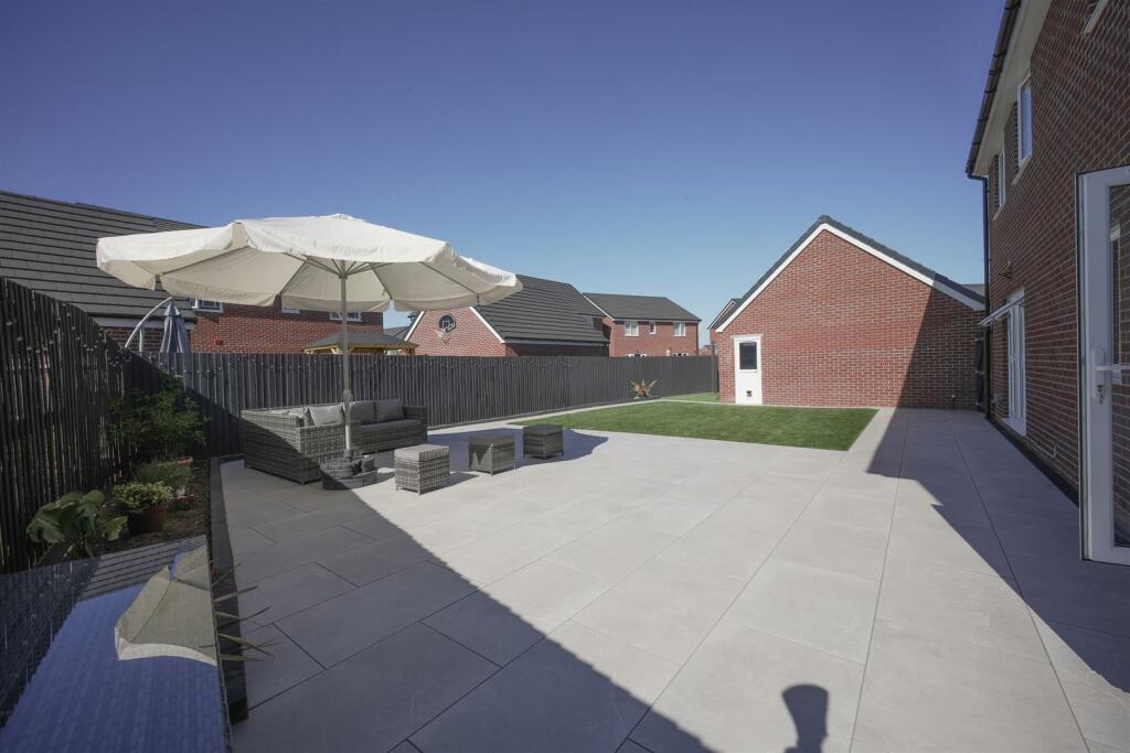 De Sully Close