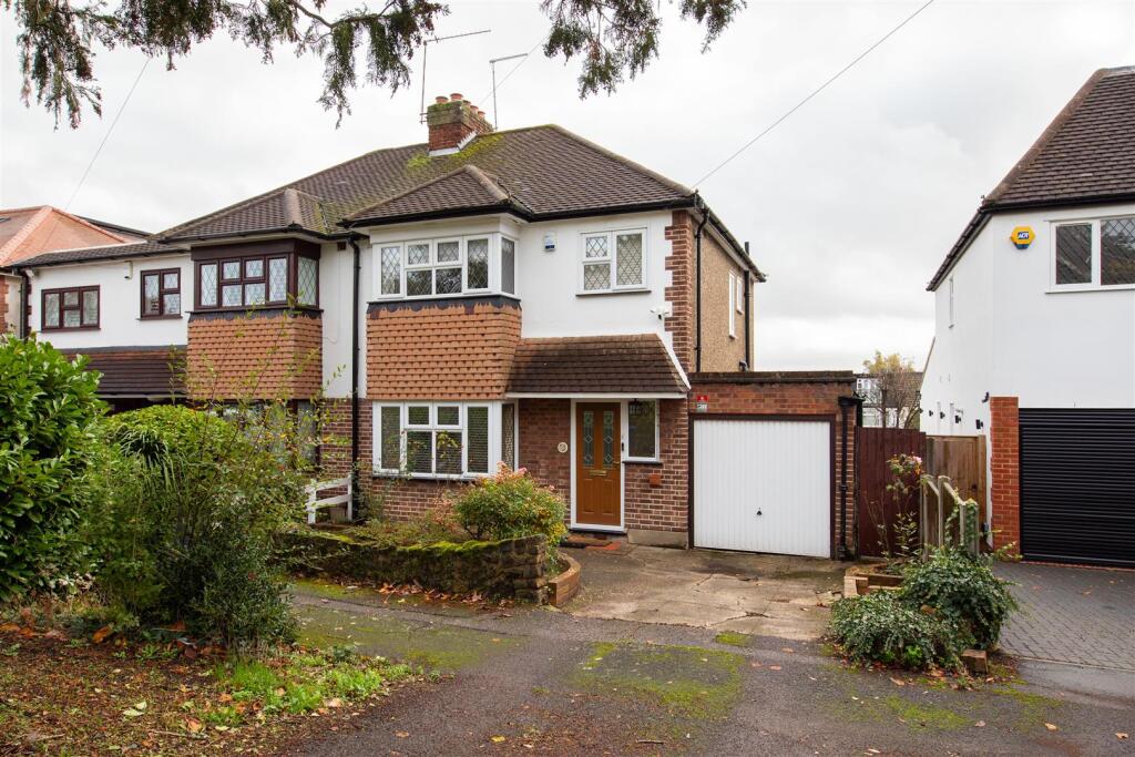 Roding View, IG9
