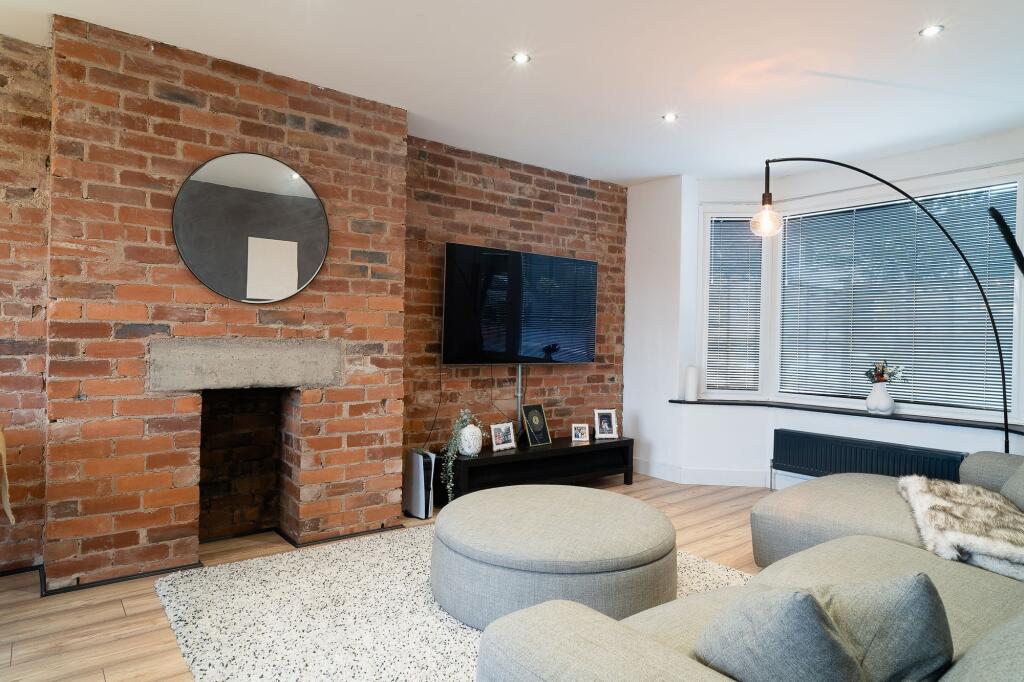 OPEN PLAN KITCHEN, DINING ROOM AND LIVING ROOM