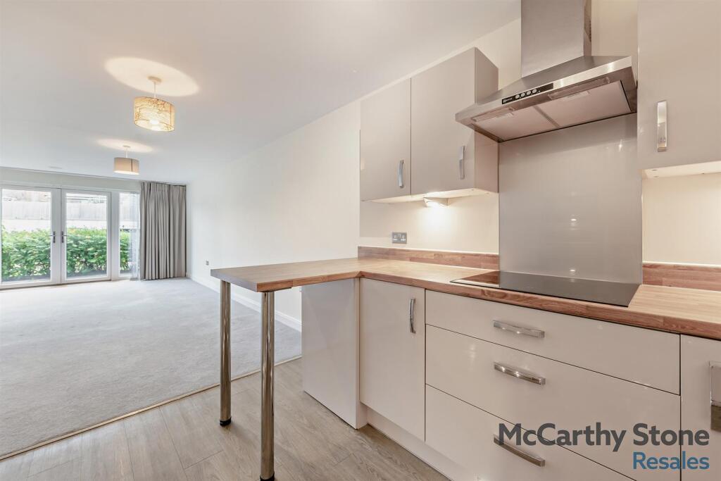 Open Plan Living Room/Kitchen