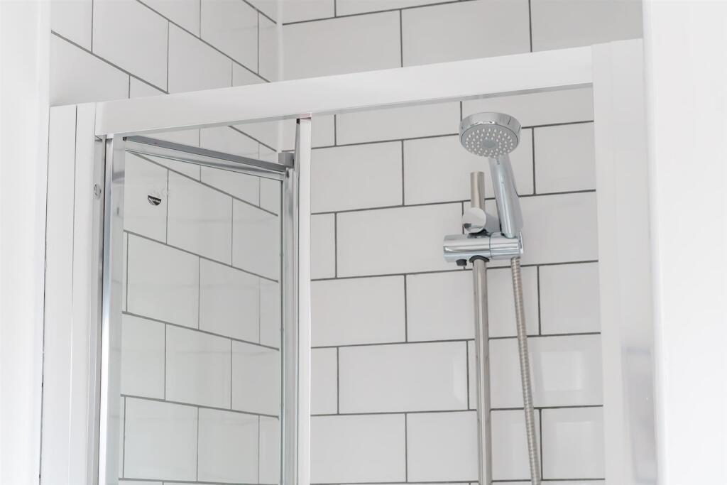 Apt. 3 - 6.jpg