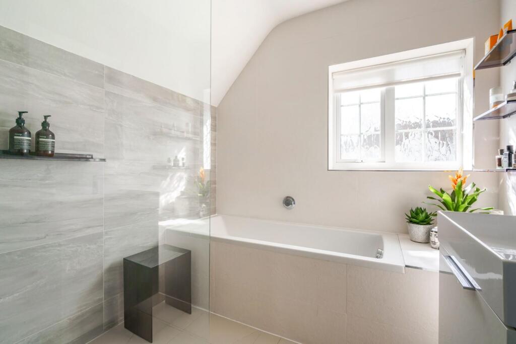 90206_48 Westgate Guiseley (23)_low.jpg