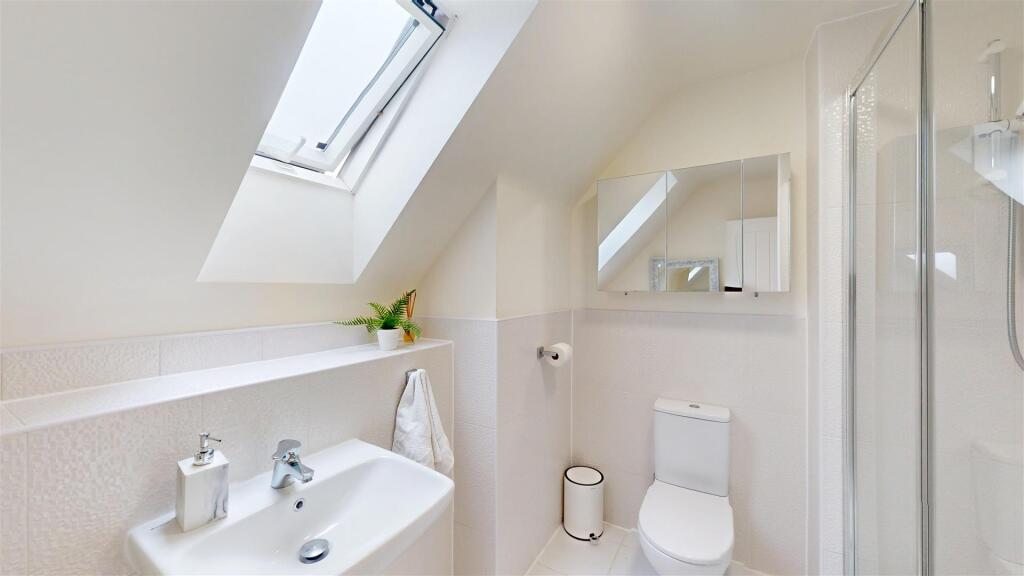 Gardeners Place 67, En-Suite Shower Room.jpg