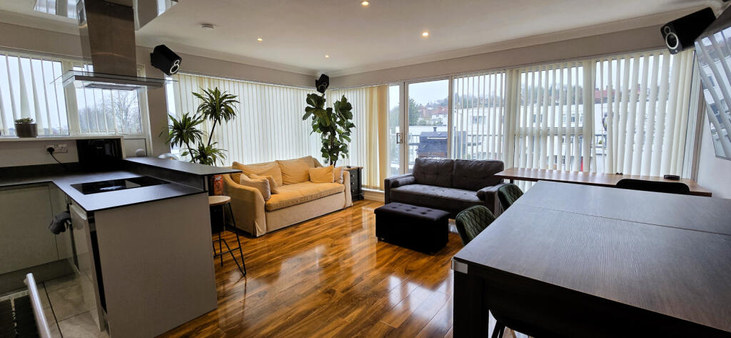 HA9 9QE - 4th Floor - 2 Bedrooms - 2 Bathrooms
