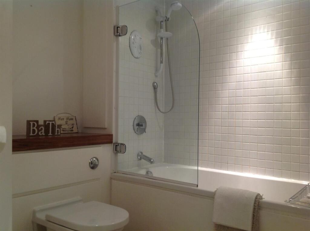 view 146 bathroom.jpg