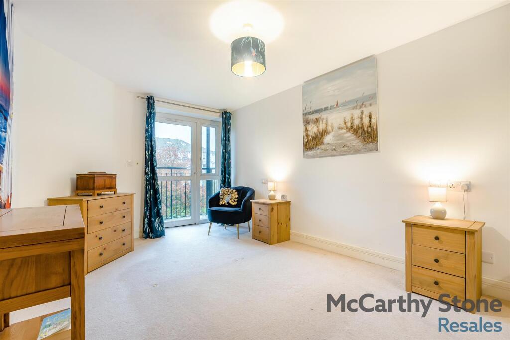8670696-interior06.jpg