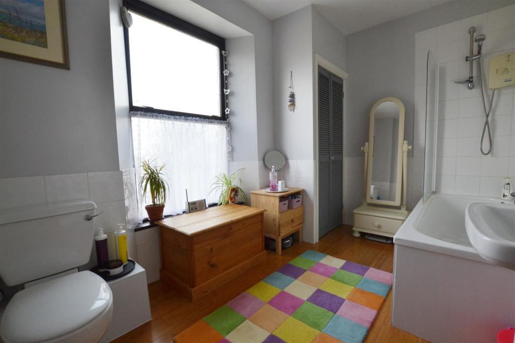 bathroom (1).jpg