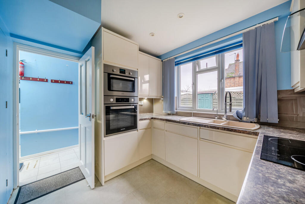 1375721-1-6917145...