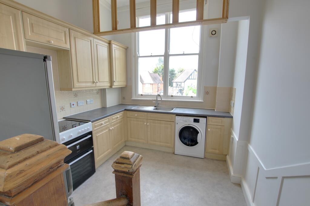 3 KITCHEN.jpg