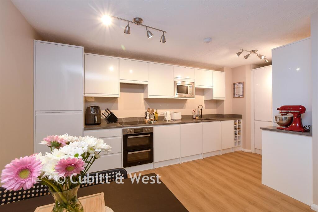 Kitchen Lounge/Dining Room