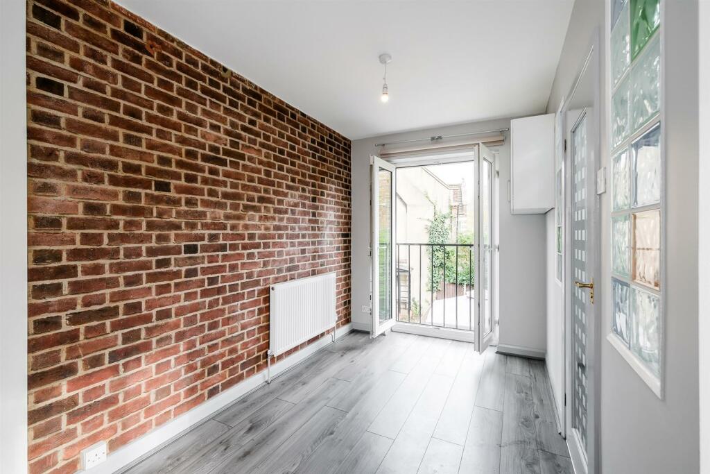 Studio 4, 84 Elphinstone Road-11_web.jpg