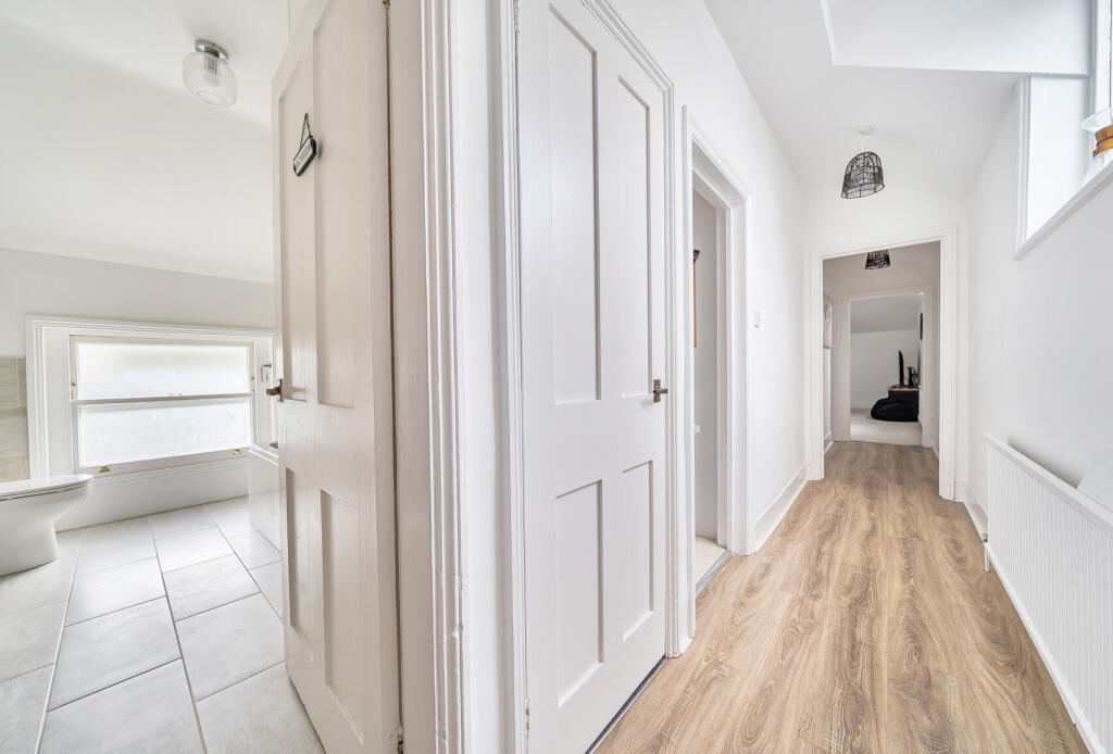 1371926-11-68f79a...