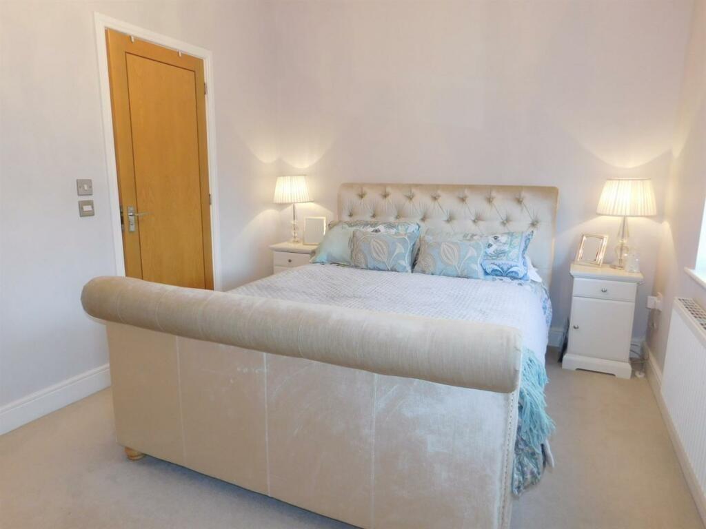 bedroom1.jpg